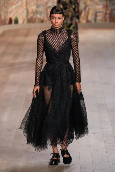 Look 25